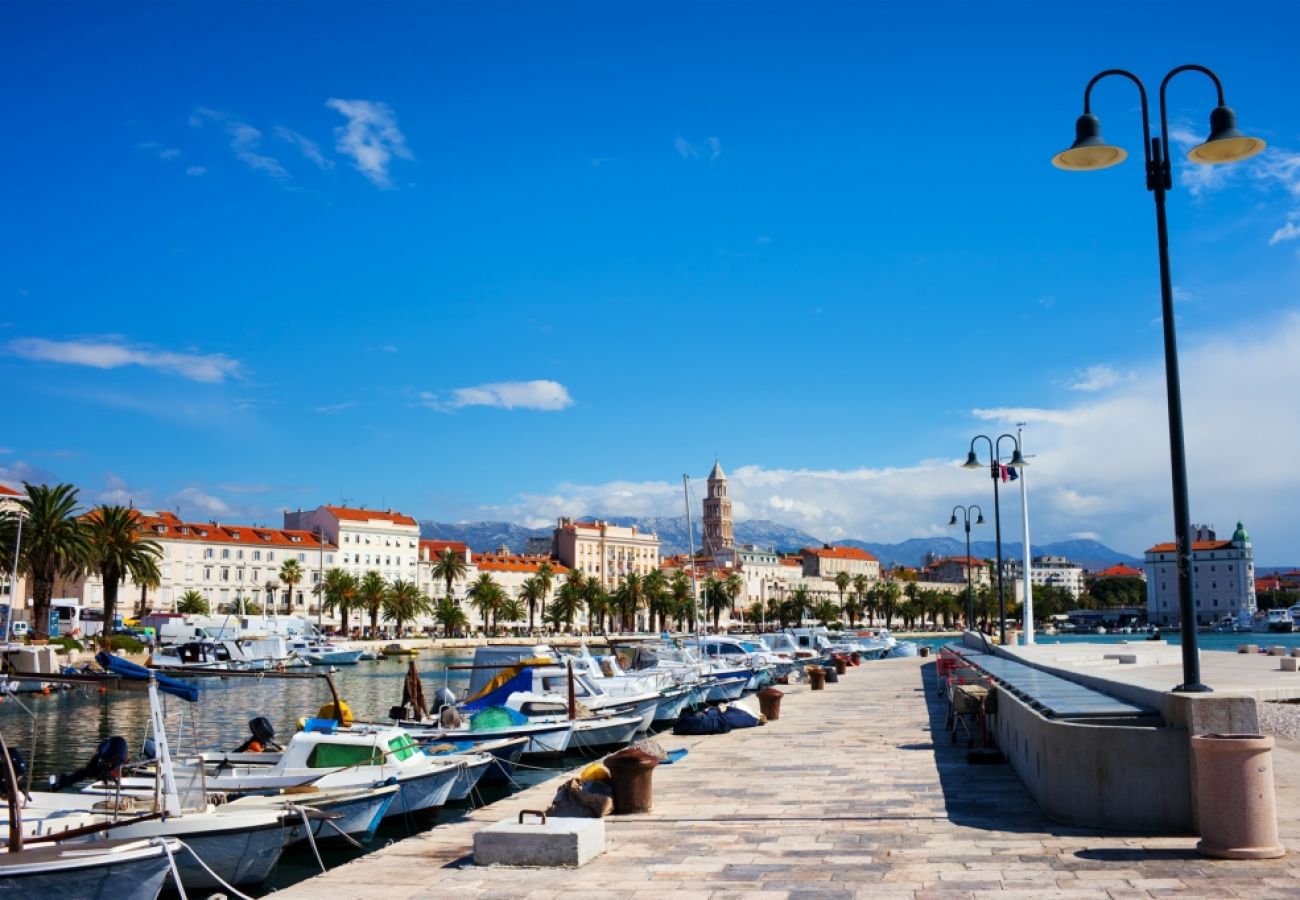 Ferienwohnung in Split - Ferienwohnung in Split mit Meerblick, Terrasse, Klimaanlage, W-LAN (4749-1)