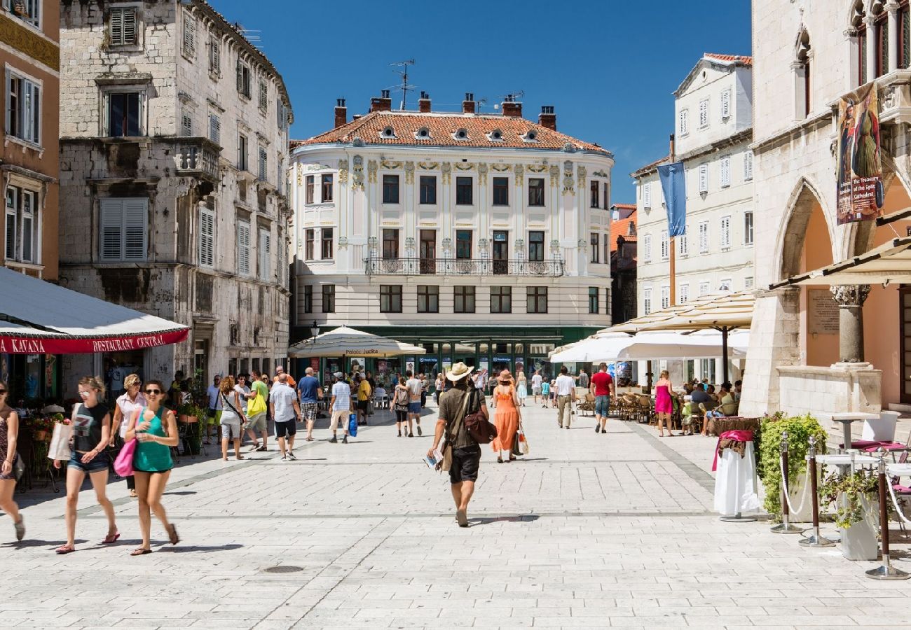 Ferienwohnung in Split - Ferienwohnung in Split mit Meerblick, Terrasse, Klimaanlage, W-LAN (4749-1)