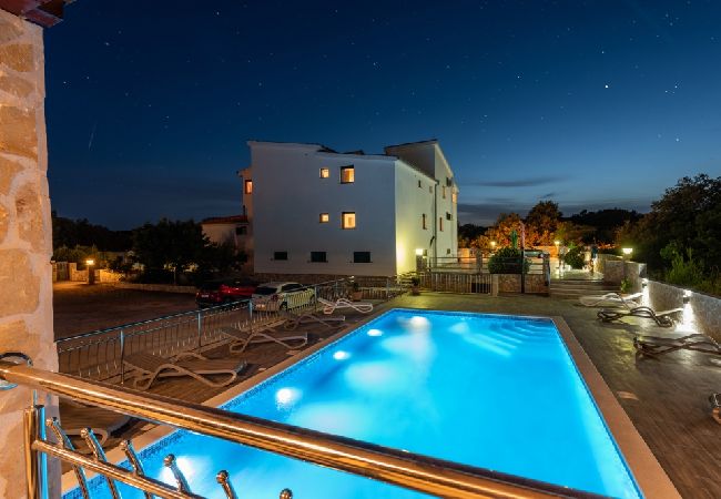 Ferienwohnung in Vinišce - Ferienwohnung in Vinišće mit Balkon, Klimaanlage, W-LAN, Waschmaschine (4753-1) Ferienwohnung in Vinišce - Ferienwohnung in Vinišće mit Balkon, Klimaanlage, W-LAN, Waschmaschine (4753-1)