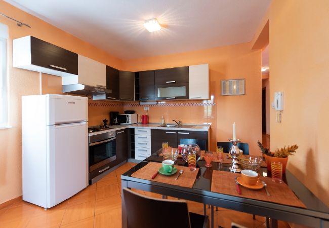 Ferienwohnung in Vinišce - Ferienwohnung in Vinišće mit Balkon, Klimaanlage, W-LAN, Waschmaschine (4753-1) Ferienwohnung in Vinišce - Ferienwohnung in Vinišće mit Balkon, Klimaanlage, W-LAN, Waschmaschine (4753-1)