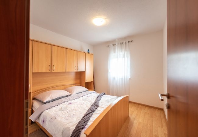 Ferienwohnung in Vinišce - Ferienwohnung in Vinišće mit Balkon, Klimaanlage, W-LAN, Waschmaschine (4753-1) Ferienwohnung in Vinišce - Ferienwohnung in Vinišće mit Balkon, Klimaanlage, W-LAN, Waschmaschine (4753-1)