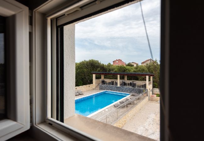 Ferienwohnung in Vinišce - Ferienwohnung in Vinišće mit Balkon, Klimaanlage, W-LAN, Waschmaschine (4753-1) Ferienwohnung in Vinišce - Ferienwohnung in Vinišće mit Balkon, Klimaanlage, W-LAN, Waschmaschine (4753-1)