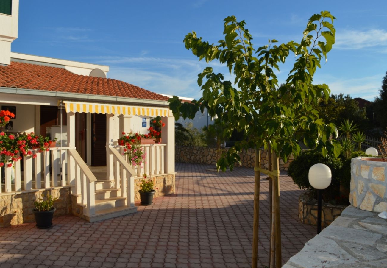 Ferienwohnung in Vinišce - Ferienwohnung in Vinišće mit Balkon, Klimaanlage, W-LAN, Waschmaschine (4753-1)