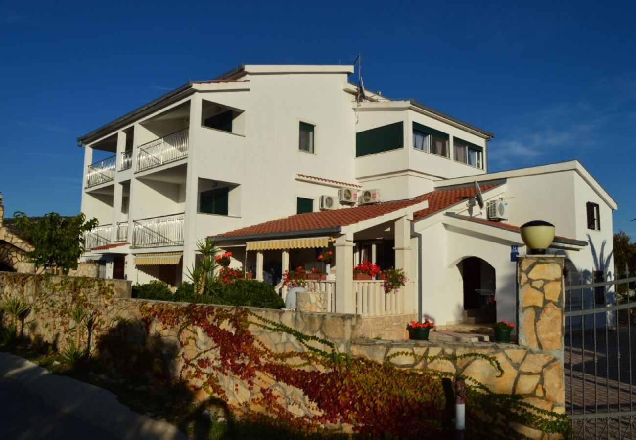 Ferienwohnung in Vinišce - Ferienwohnung in Vinišće mit Balkon, Klimaanlage, W-LAN, Waschmaschine (4753-1)