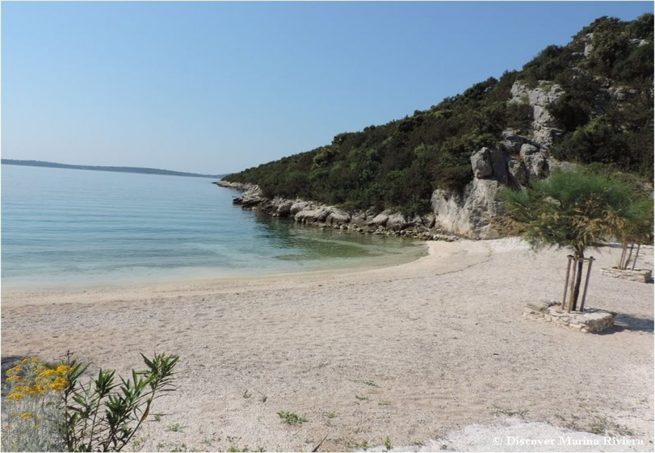 Ferienwohnung in Vinišce - Ferienwohnung in Vinišće mit Balkon, Klimaanlage, W-LAN, Waschmaschine (4753-1)