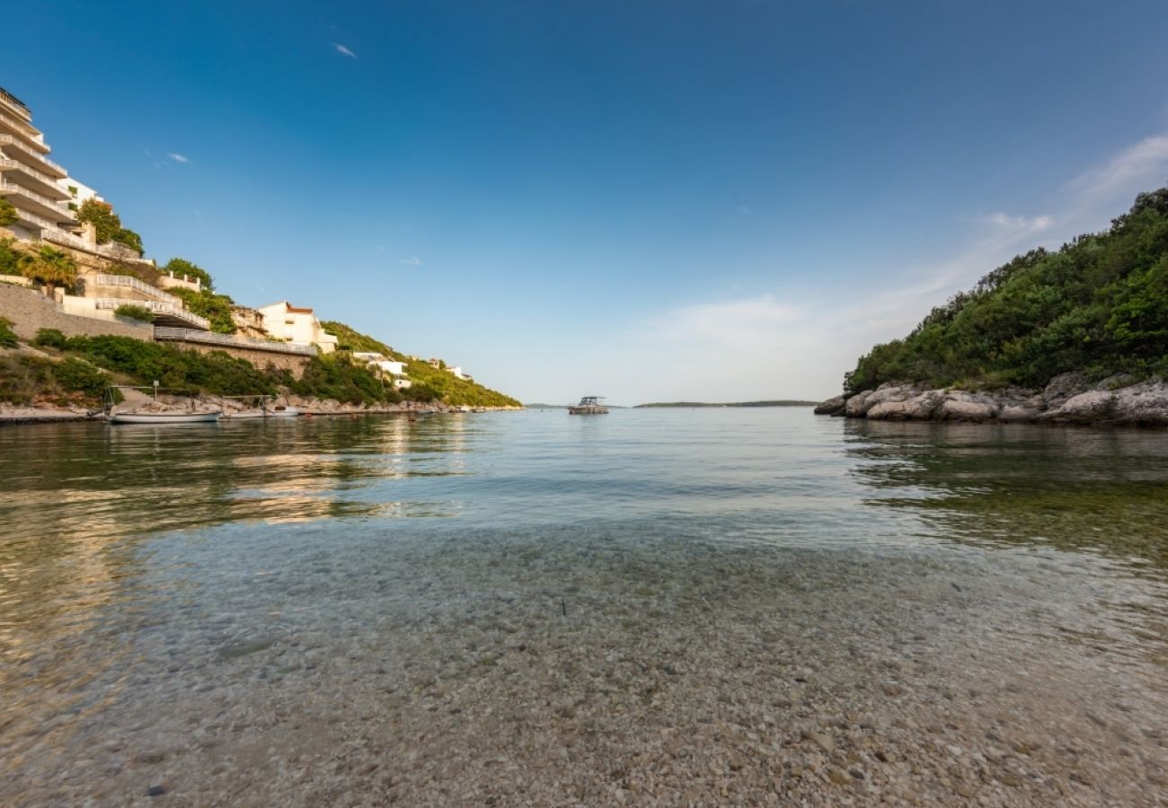 Ferienwohnung in Vinišce - Ferienwohnung in Vinišće mit Balkon, Klimaanlage, W-LAN, Waschmaschine (4753-1)