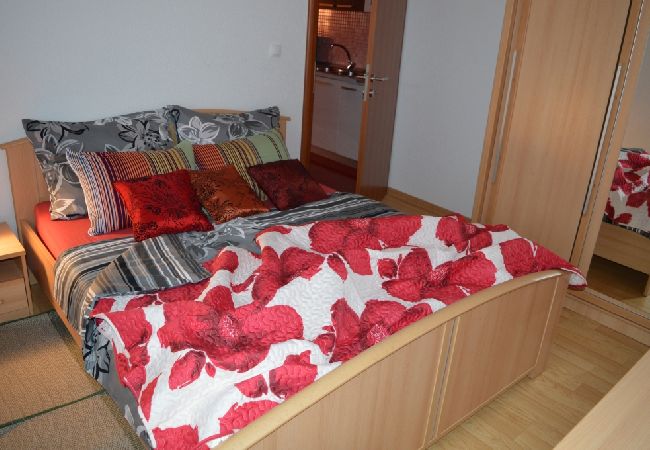 Ferienwohnung in Vinišce - Ferienwohnung in Vinišće mit Balkon, Klimaanlage, W-LAN, Waschmaschine (4753-2) Ferienwohnung in Vinišce - Ferienwohnung in Vinišće mit Balkon, Klimaanlage, W-LAN, Waschmaschine (4753-2)