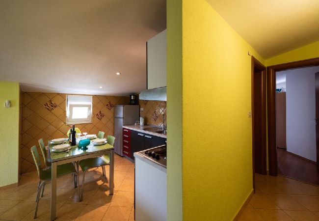 Ferienwohnung in Vinišce - Ferienwohnung in Vinišće mit Balkon, Klimaanlage, W-LAN, Waschmaschine (4753-3) Ferienwohnung in Vinišce - Ferienwohnung in Vinišće mit Balkon, Klimaanlage, W-LAN, Waschmaschine (4753-3)