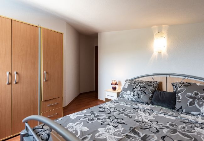 Ferienwohnung in Vinišce - Ferienwohnung in Vinišće mit Balkon, Klimaanlage, W-LAN, Waschmaschine (4753-3) Ferienwohnung in Vinišce - Ferienwohnung in Vinišće mit Balkon, Klimaanlage, W-LAN, Waschmaschine (4753-3)