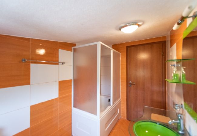 Ferienwohnung in Vinišce - Ferienwohnung in Vinišće mit Balkon, Klimaanlage, W-LAN, Waschmaschine (4753-3) Ferienwohnung in Vinišce - Ferienwohnung in Vinišće mit Balkon, Klimaanlage, W-LAN, Waschmaschine (4753-3)
