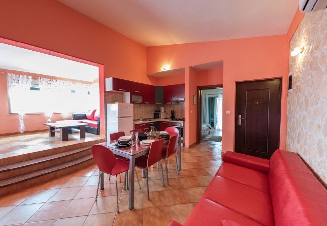 Ferienwohnung in Vinišce - Ferienwohnung in Vinišće mit Balkon, Klimaanlage, W-LAN, Waschmaschine (4753-4) Ferienwohnung in Vinišce - Ferienwohnung in Vinišće mit Balkon, Klimaanlage, W-LAN, Waschmaschine (4753-4)