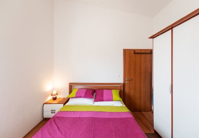 Ferienwohnung in Vinišce - Ferienwohnung in Vinišće mit Balkon, Klimaanlage, W-LAN, Waschmaschine (4753-4) Ferienwohnung in Vinišce - Ferienwohnung in Vinišće mit Balkon, Klimaanlage, W-LAN, Waschmaschine (4753-4)