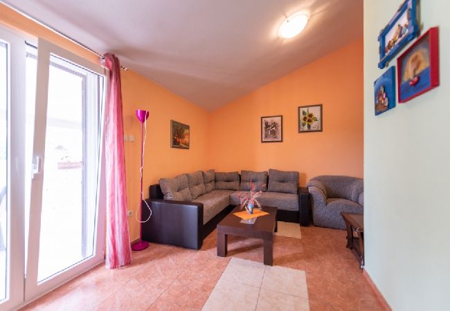 Ferienwohnung in Vinišce - Ferienwohnung in Vinišće mit Balkon, Klimaanlage, W-LAN, Waschmaschine (4753-7) Ferienwohnung in Vinišce - Ferienwohnung in Vinišće mit Balkon, Klimaanlage, W-LAN, Waschmaschine (4753-7)