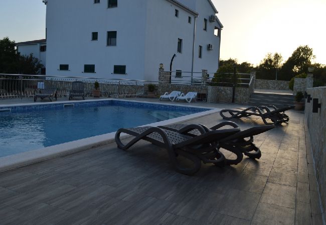Ferienwohnung in Vinišce - Ferienwohnung in Vinišće mit Balkon, Klimaanlage, W-LAN, Waschmaschine (4753-7) Ferienwohnung in Vinišce - Ferienwohnung in Vinišće mit Balkon, Klimaanlage, W-LAN, Waschmaschine (4753-7)