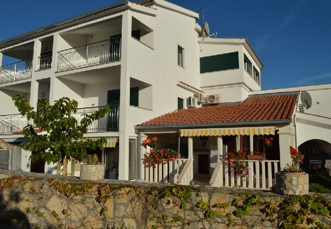 Ferienwohnung in Vinišce - Ferienwohnung in Vinišće mit Balkon, Klimaanlage, W-LAN, Waschmaschine (4753-7) Ferienwohnung in Vinišce - Ferienwohnung in Vinišće mit Balkon, Klimaanlage, W-LAN, Waschmaschine (4753-7)