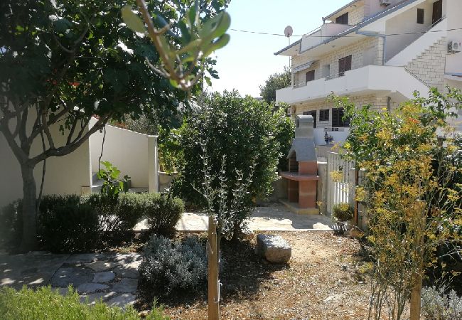 Ferienwohnung in Vinišce - Ferienwohnung in Vinišće mit Terrasse, Klimaanlage, W-LAN (4756-2) Ferienwohnung in Vinišce - Ferienwohnung in Vinišće mit Terrasse, Klimaanlage, W-LAN (4756-2)
