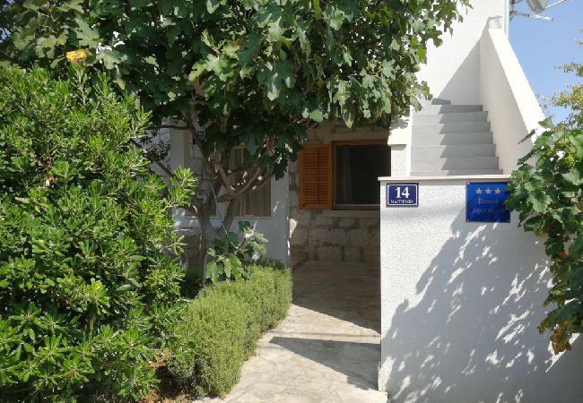 Ferienwohnung in Vinišce - Ferienwohnung in Vinišće mit Terrasse, Klimaanlage, W-LAN (4756-2) Ferienwohnung in Vinišce - Ferienwohnung in Vinišće mit Terrasse, Klimaanlage, W-LAN (4756-2)