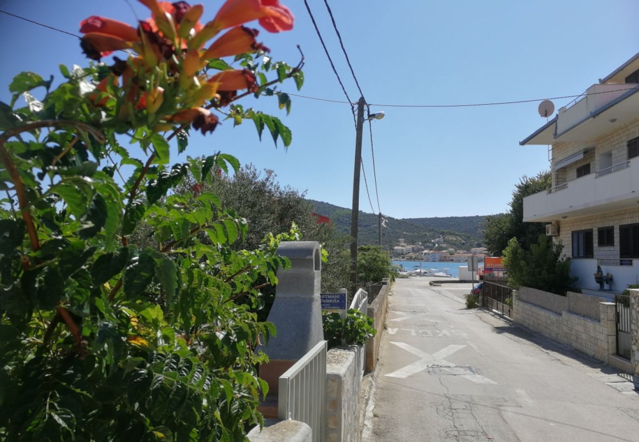 Ferienwohnung in Vinišce - Ferienwohnung in Vinišće mit Terrasse, Klimaanlage, W-LAN (4756-2)