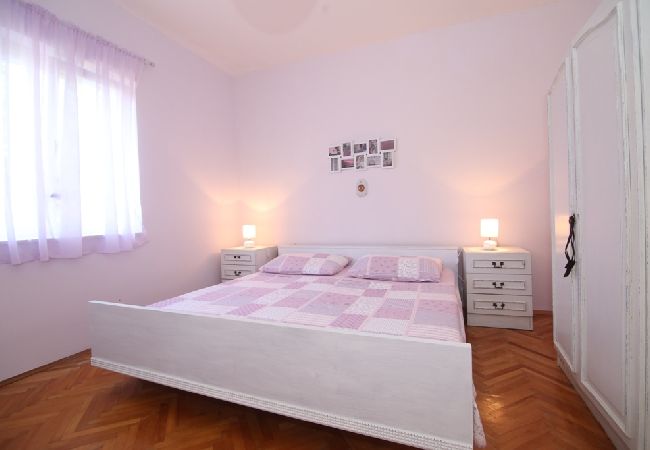 Ferienwohnung in Vinišce - Ferienwohnung in Vinišće mit Meerblick, Balkon, Klimaanlage, W-LAN (4759-1) Ferienwohnung in Vinišce - Ferienwohnung in Vinišće mit Meerblick, Balkon, Klimaanlage, W-LAN (4759-1)