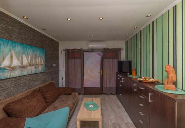 Studio in Crikvenica - Studioapartment in Crikvenica mit Meerblick, Terrasse, Klimaanlage, W-LAN (4628-5) Studio in Crikvenica - Studioapartment in Crikvenica mit Meerblick, Terrasse, Klimaanlage, W-LAN (4628-5)