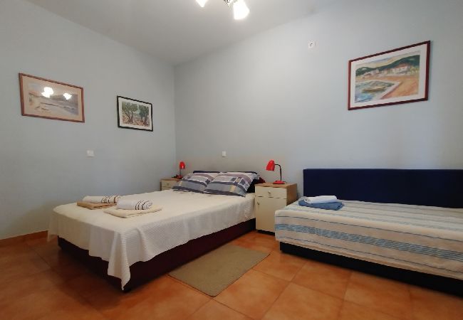 Ferienwohnung in Vinišce - Ferienwohnung in Vinišće mit Terrasse, Klimaanlage, W-LAN (4756-1) Ferienwohnung in Vinišce - Ferienwohnung in Vinišće mit Terrasse, Klimaanlage, W-LAN (4756-1)