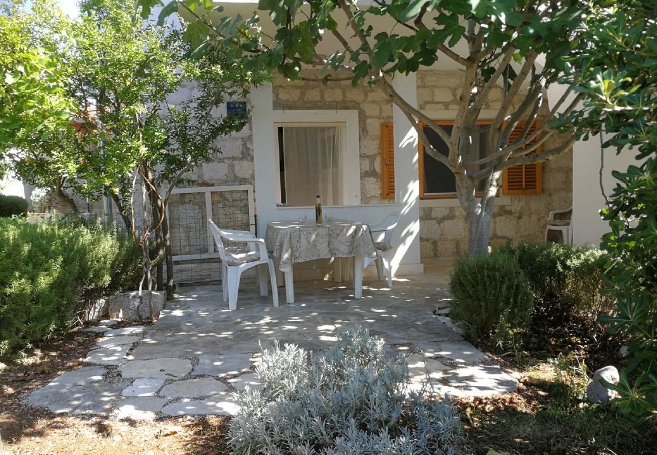 Ferienwohnung in Vinišce - Ferienwohnung in Vinišće mit Terrasse, Klimaanlage, W-LAN (4756-1)