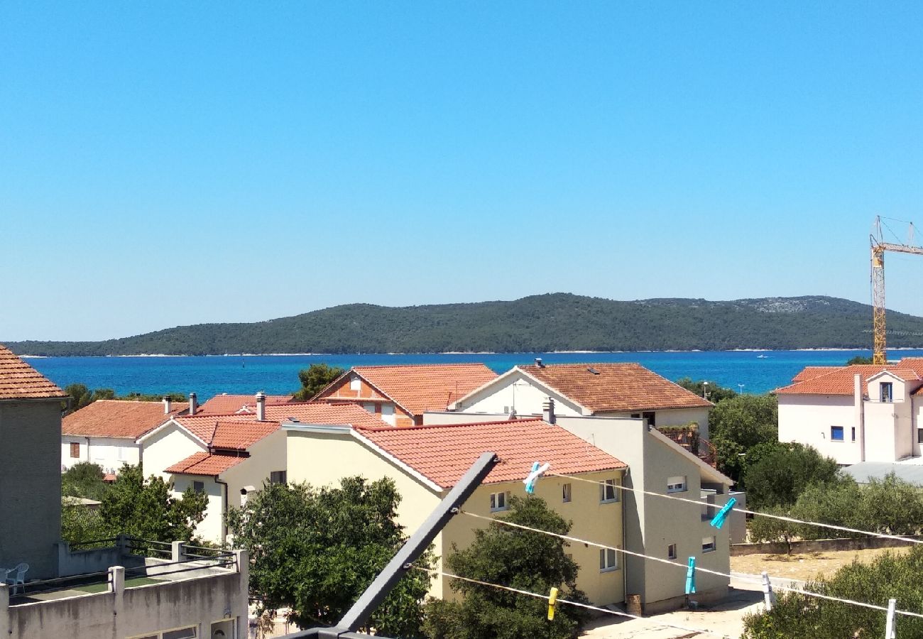 Ferienwohnung in Šibenik-Brodarica - Ferienwohnung in Brodarica mit Meerblick, Balkon, Klimaanlage, W-LAN (4731-4)