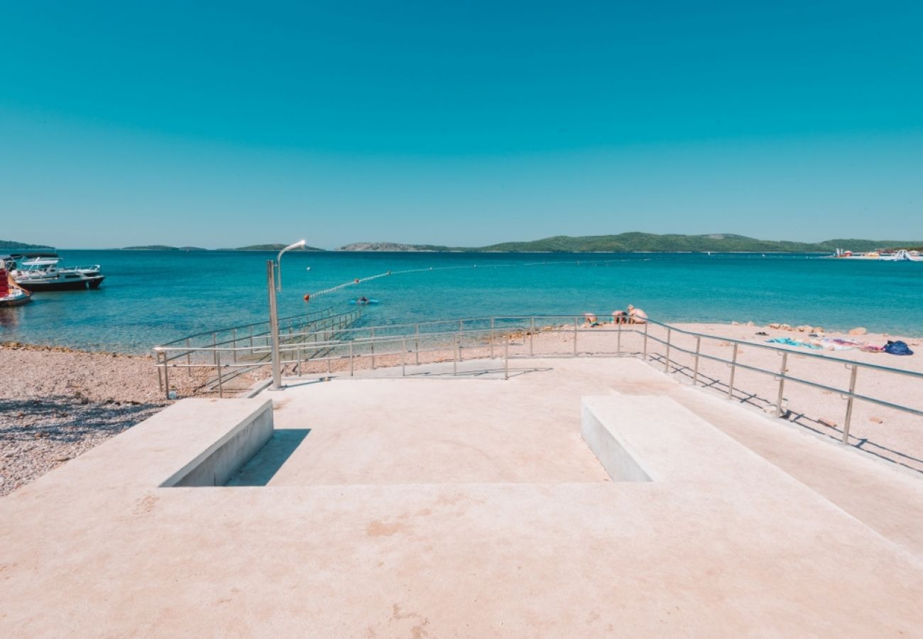 Ferienwohnung in Šibenik-Brodarica - Ferienwohnung in Brodarica mit Meerblick, Balkon, Klimaanlage, W-LAN (4731-4)