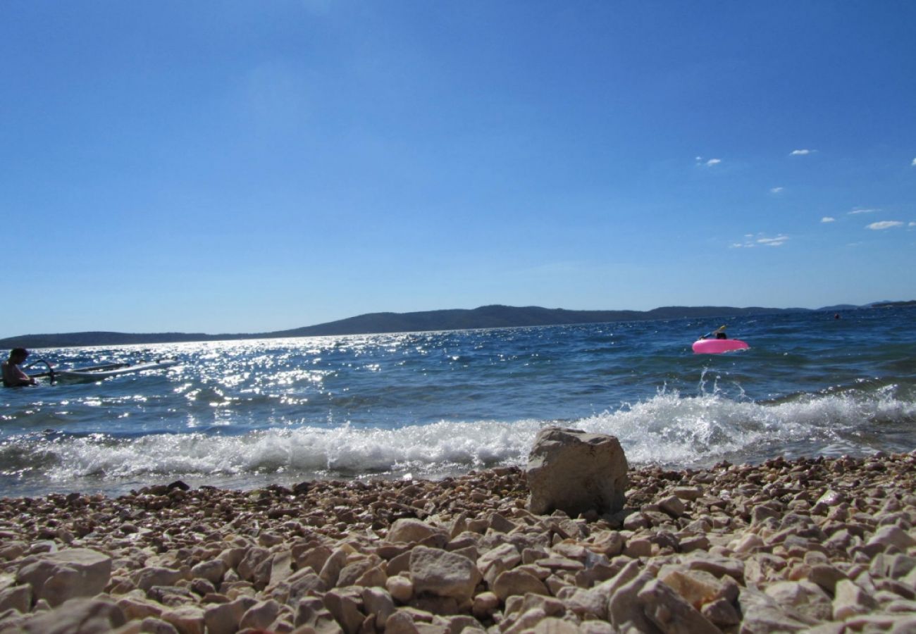 Ferienwohnung in Šibenik-Brodarica - Ferienwohnung in Brodarica mit Meerblick, Balkon, Klimaanlage, W-LAN (4731-4)