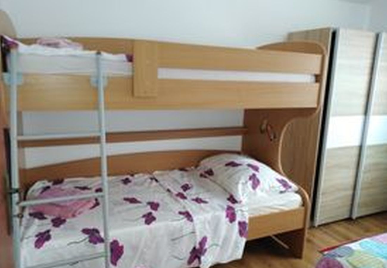 Ferienwohnung in Šibenik-Brodarica - Ferienwohnung in Brodarica mit Meerblick, Balkon, Klimaanlage, W-LAN (4731-4)