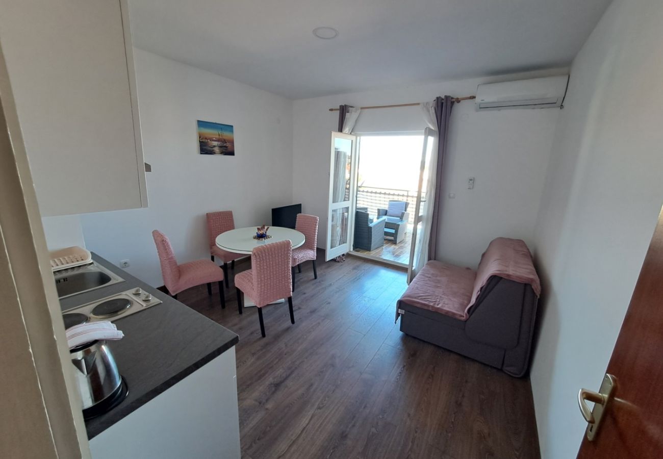 Ferienwohnung in Šibenik-Brodarica - Ferienwohnung in Brodarica mit Meerblick, Balkon, Klimaanlage, W-LAN (4731-4)