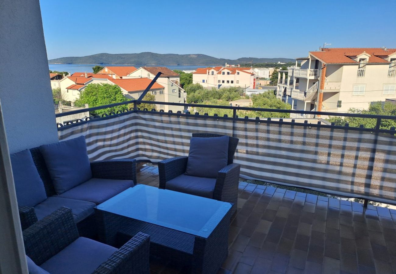 Ferienwohnung in Šibenik-Brodarica - Ferienwohnung in Brodarica mit Meerblick, Balkon, Klimaanlage, W-LAN (4731-4)