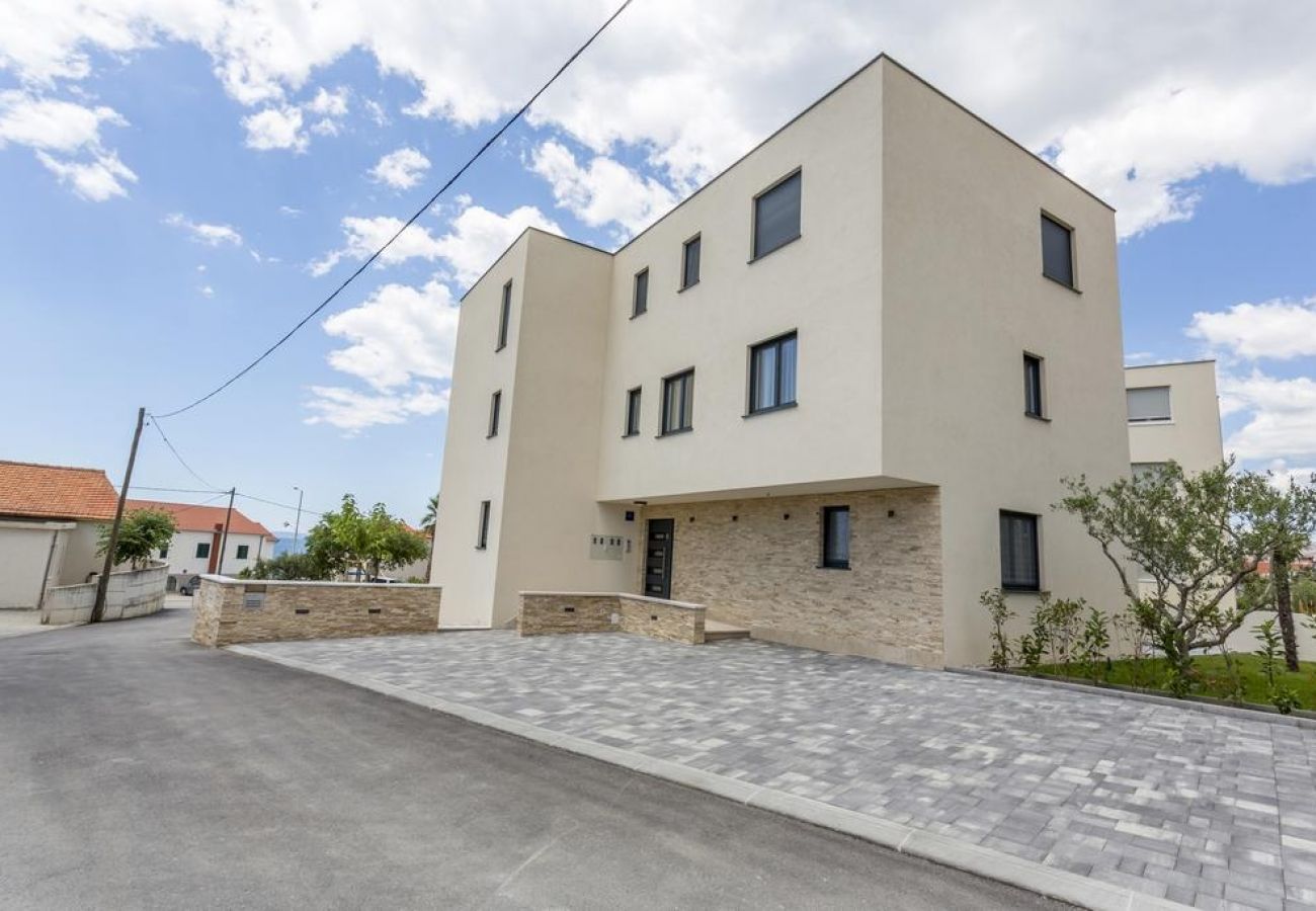 Ferienwohnung in Podstrana - Ferienwohnung in Podstrana-Sv.Martin mit Meerblick, Terrasse, Klimaanlage, W-LAN (4777-1)