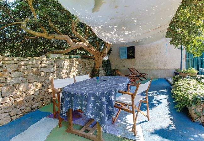 Ferienhaus in Mali Lošinj - Ferienhaus in Mali Lošinj mit Terrasse, Klimaanlage, W-LAN, Waschmaschine (4780-1) Ferienhaus in Mali Lošinj - Ferienhaus in Mali Lošinj mit Terrasse, Klimaanlage, W-LAN, Waschmaschine (4780-1)