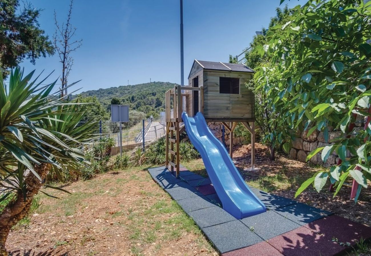 Ferienhaus in Mali Lošinj - Ferienhaus in Mali Lošinj mit Terrasse, Klimaanlage, W-LAN, Waschmaschine (4780-1)