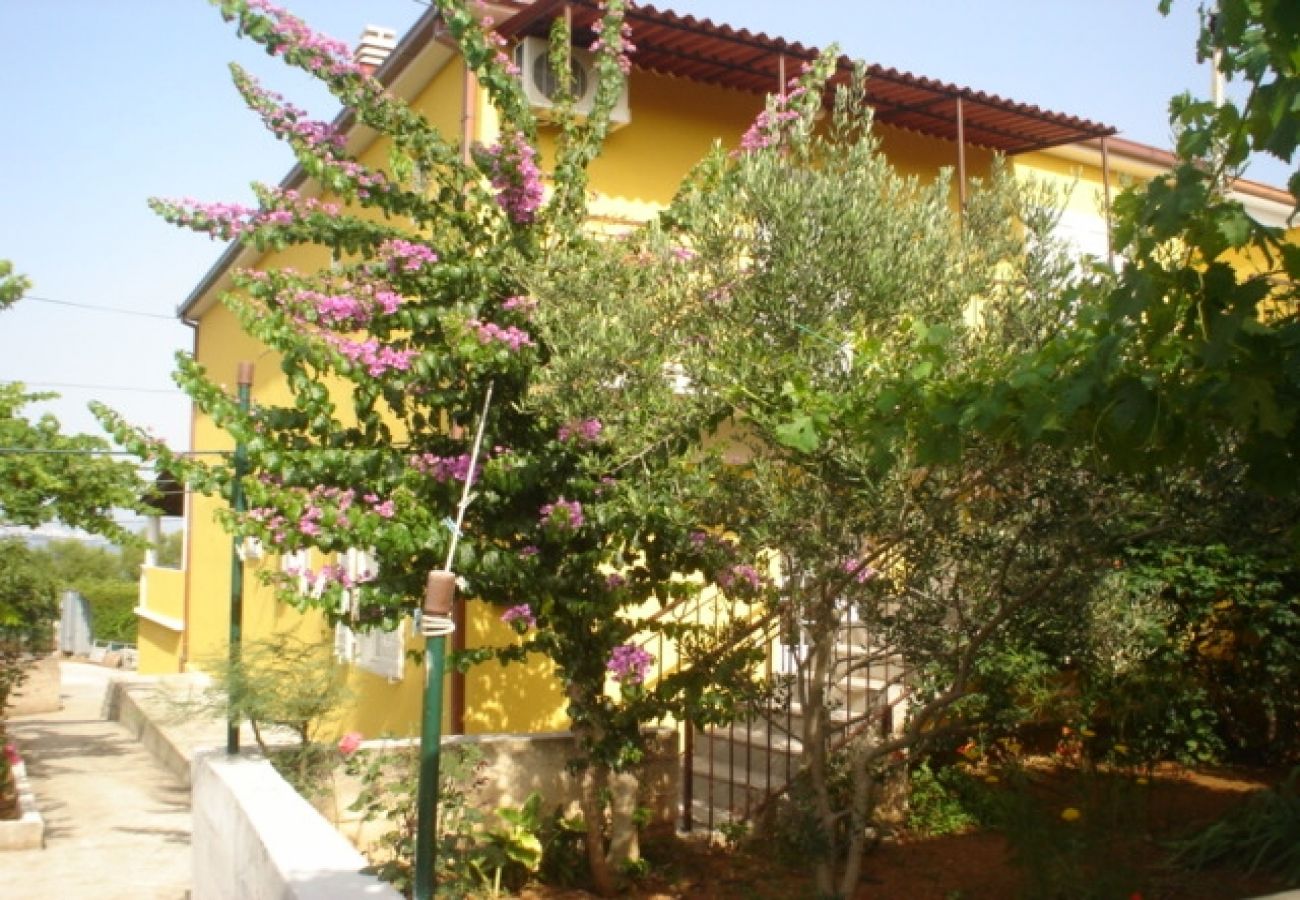 Ferienwohnung in Slatine - Ferienwohnung in Slatine mit Meerblick, Balkon, Klimaanlage, W-LAN (4782-1)