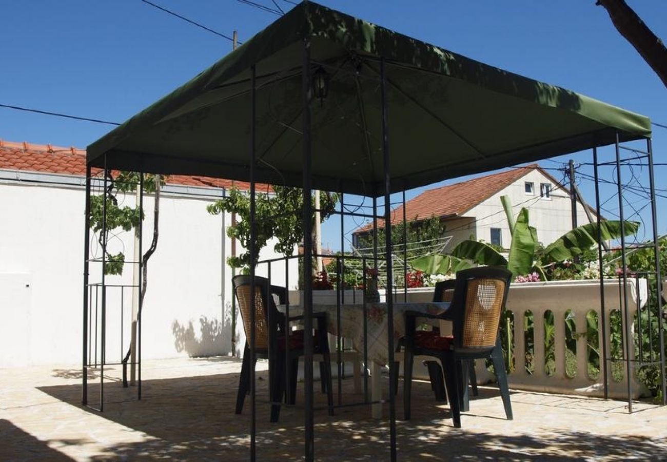 Ferienwohnung in Slatine - Ferienwohnung in Slatine mit Meerblick, Balkon, Klimaanlage, W-LAN (4784-1)