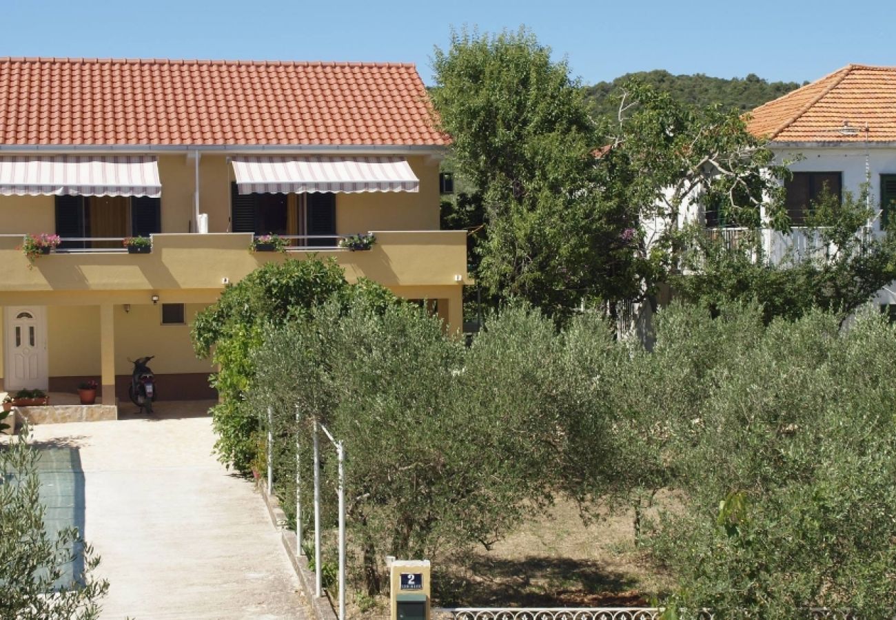 Ferienwohnung in Slatine - Ferienwohnung in Slatine mit Meerblick, Balkon, Klimaanlage, W-LAN (4784-1)