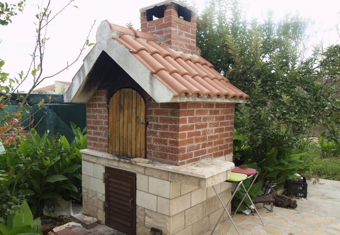 Ferienwohnung in Slatine - Ferienwohnung in Slatine mit Terrasse, Klimaanlage, W-LAN, Waschmaschine (4784-3)