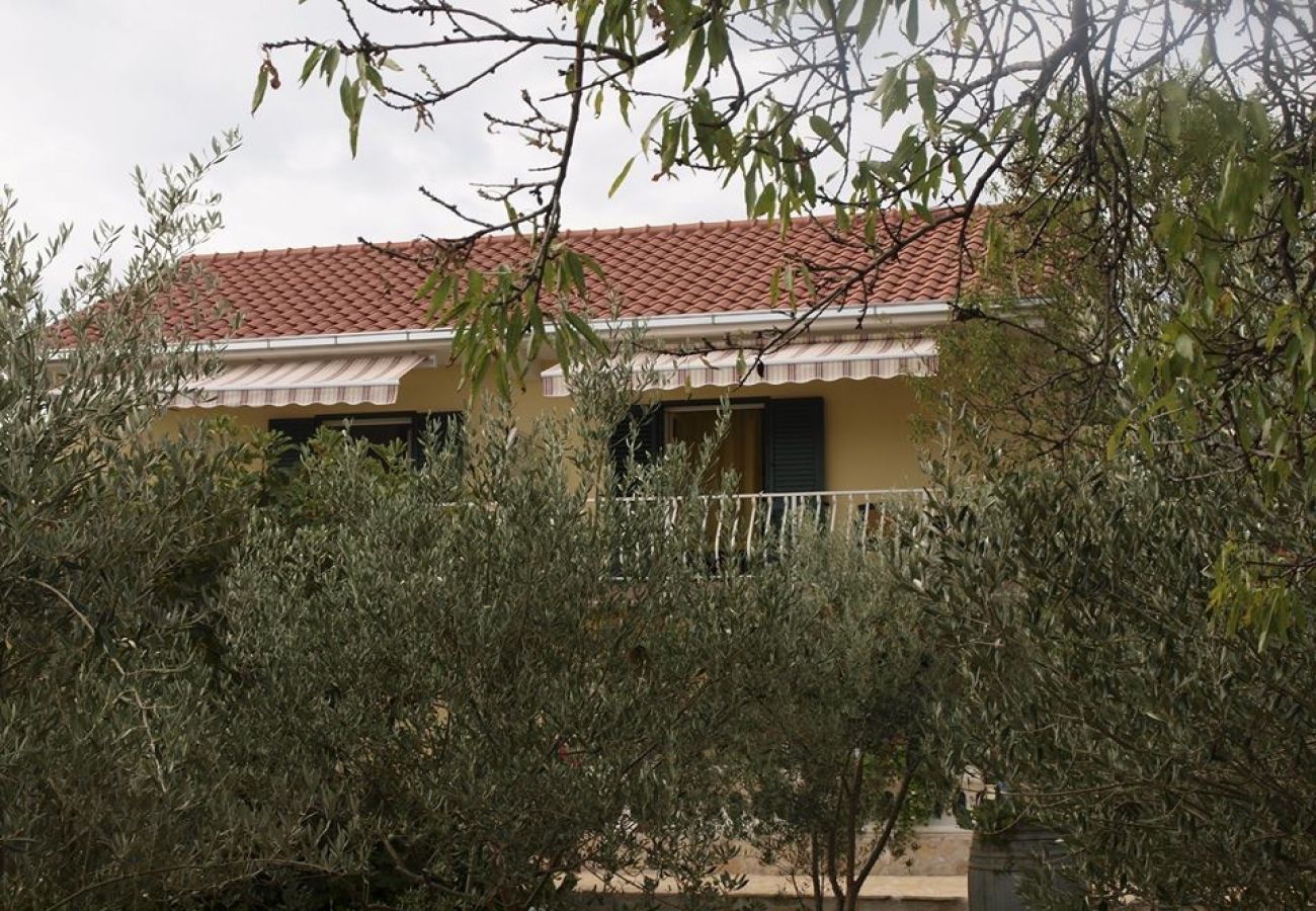 Ferienwohnung in Slatine - Ferienwohnung in Slatine mit Terrasse, Klimaanlage, W-LAN, Waschmaschine (4784-3)