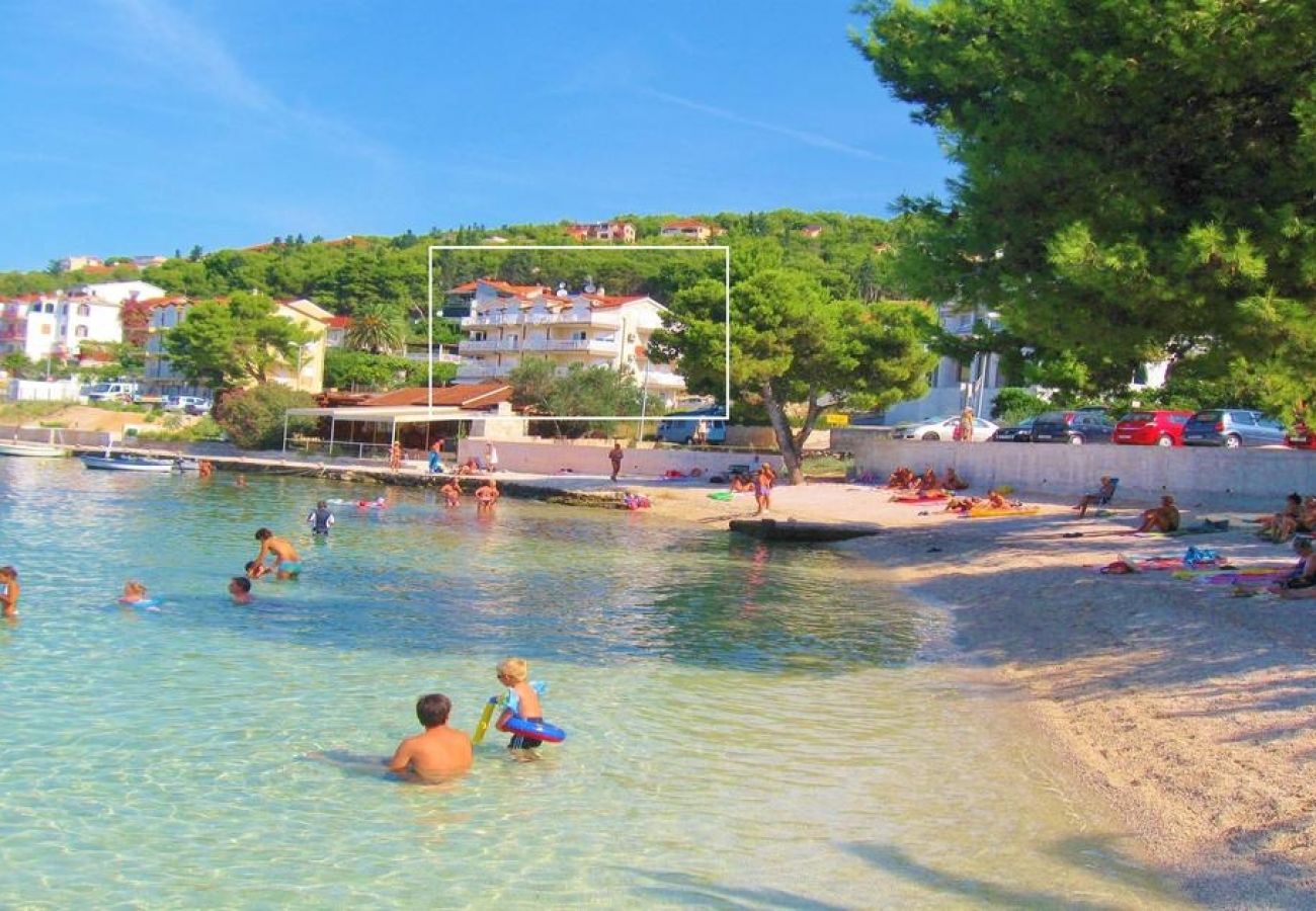 Ferienwohnung in Trogir - Ferienwohnung in Trogir mit Meerblick, Balkon, Klimaanlage, W-LAN (4786-1)