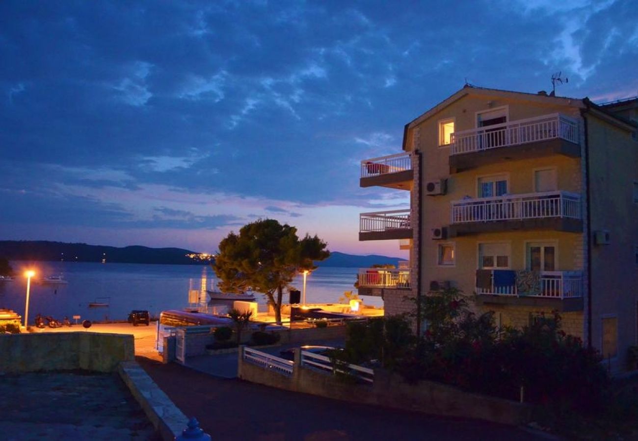 Ferienwohnung in Trogir - Ferienwohnung in Trogir mit Meerblick, Balkon, Klimaanlage, W-LAN (4786-1)