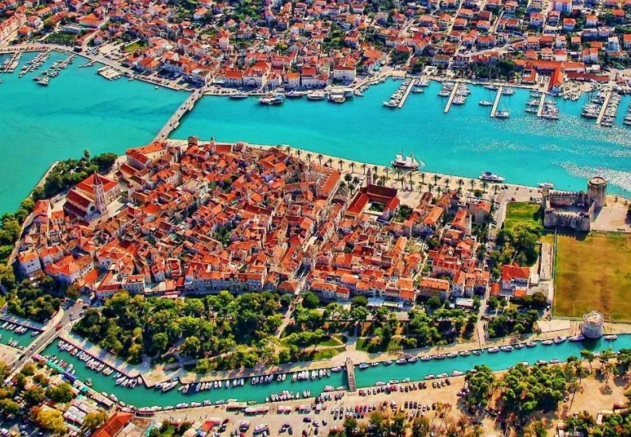 Ferienwohnung in Trogir - Ferienwohnung in Trogir mit Meerblick, Balkon, Klimaanlage, W-LAN (4786-1)