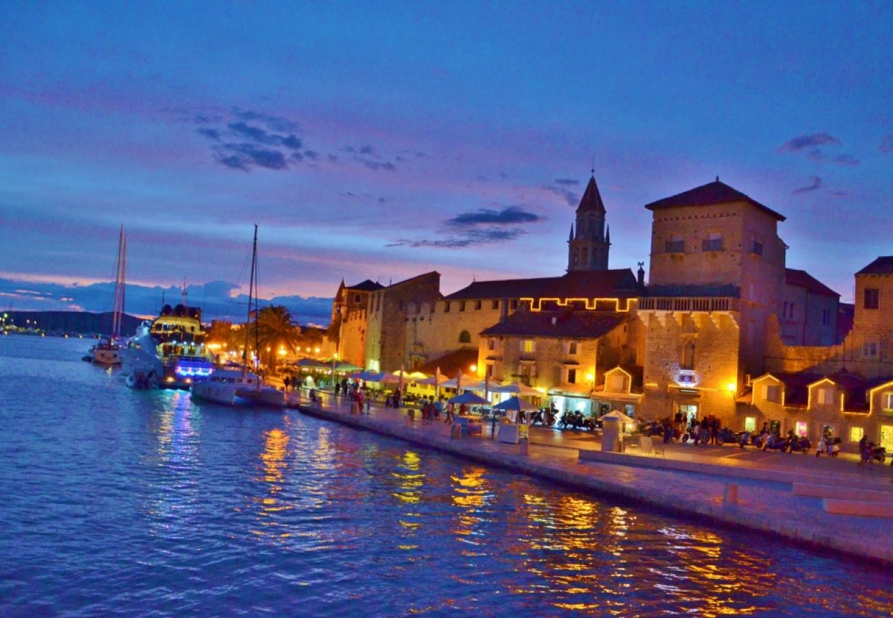 Ferienwohnung in Trogir - Ferienwohnung in Trogir mit Meerblick, Balkon, Klimaanlage, W-LAN (4786-1)