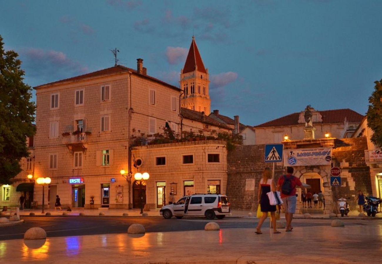 Ferienwohnung in Trogir - Ferienwohnung in Trogir mit Meerblick, Balkon, Klimaanlage, W-LAN (4786-1)