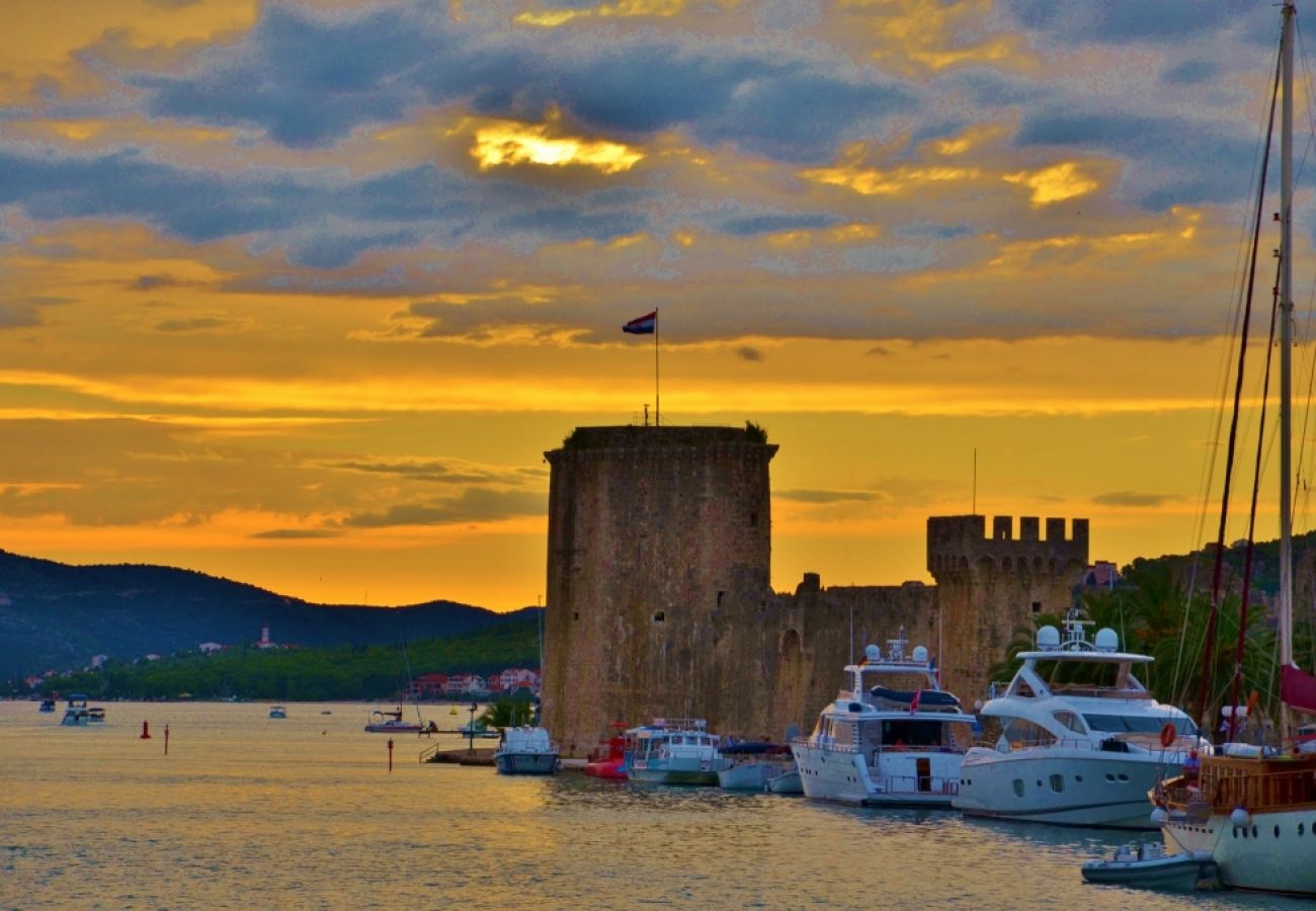 Ferienwohnung in Trogir - Ferienwohnung in Trogir mit Meerblick, Balkon, Klimaanlage, W-LAN (4786-1)