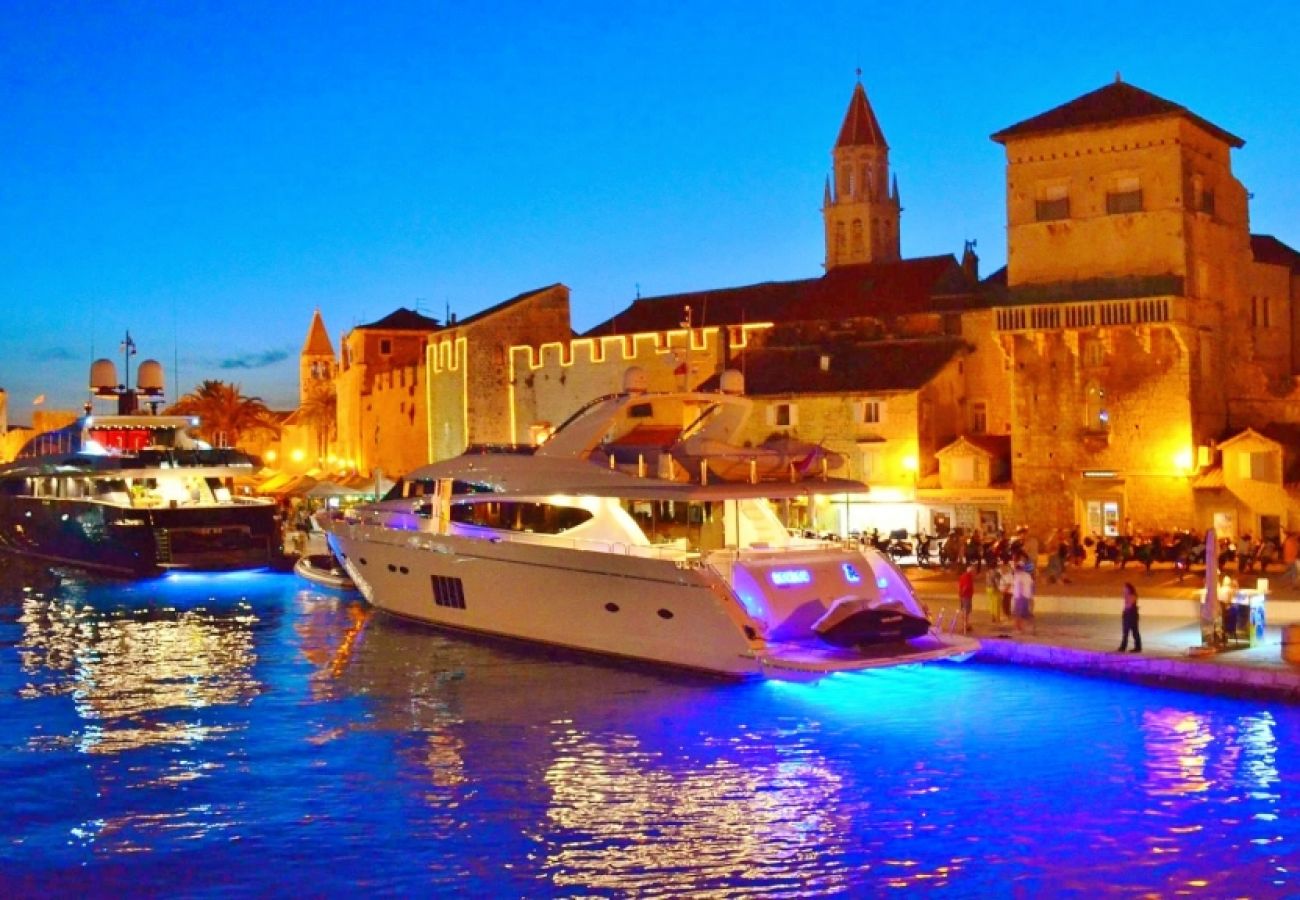 Ferienwohnung in Trogir - Ferienwohnung in Trogir mit Meerblick, Balkon, Klimaanlage, W-LAN (4786-1)