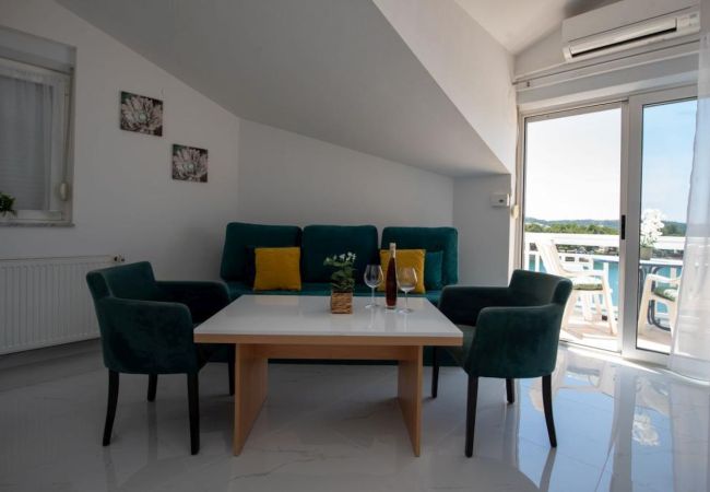 Ferienwohnung in Trogir - Ferienwohnung in Trogir mit Meerblick, Balkon, Klimaanlage, W-LAN (4786-2) Ferienwohnung in Trogir - Ferienwohnung in Trogir mit Meerblick, Balkon, Klimaanlage, W-LAN (4786-2)
