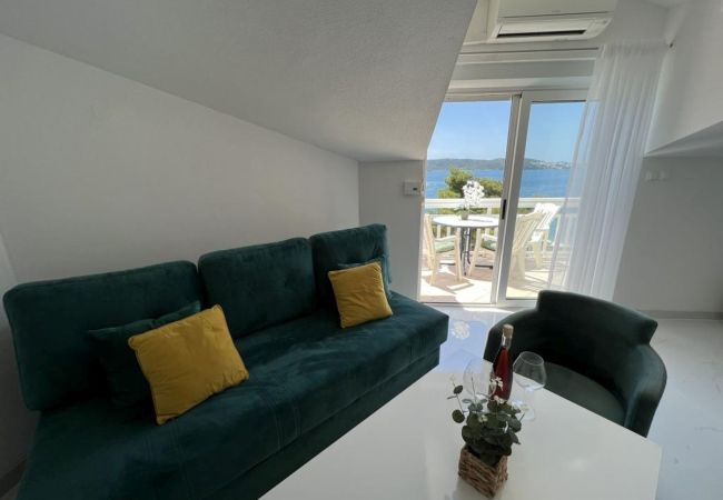 Ferienwohnung in Trogir - Ferienwohnung in Trogir mit Meerblick, Balkon, Klimaanlage, W-LAN (4786-2) Ferienwohnung in Trogir - Ferienwohnung in Trogir mit Meerblick, Balkon, Klimaanlage, W-LAN (4786-2)