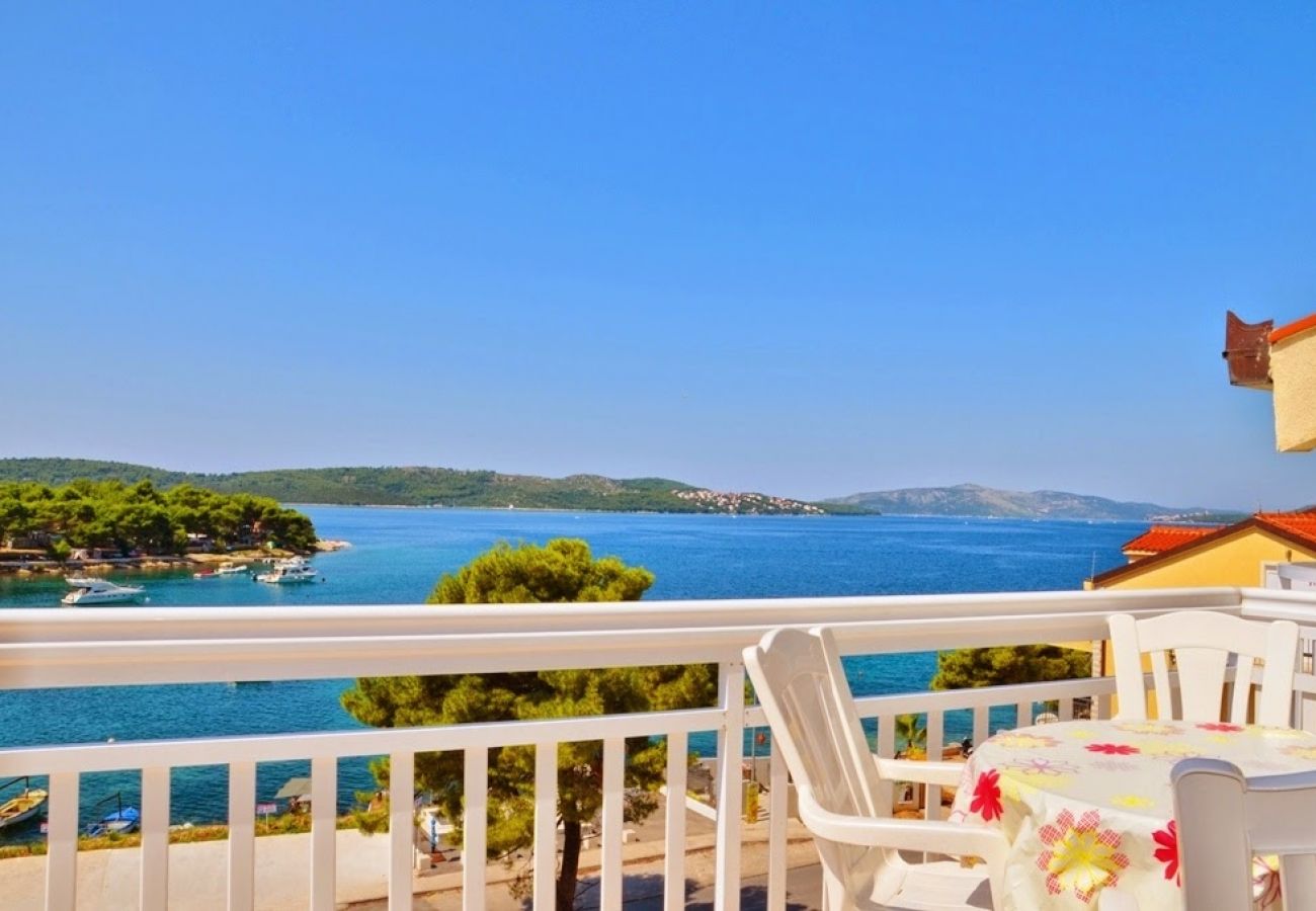 Ferienwohnung in Trogir - Ferienwohnung in Trogir mit Meerblick, Balkon, Klimaanlage, W-LAN (4786-2)